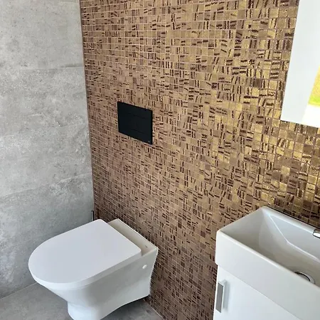 Luxury With Heated Pool & Panoramic Ocean & Valley Views