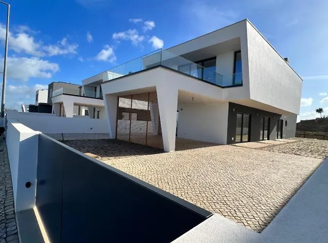 Luxury With Heated Pool & Panoramic Ocean & Valley Views